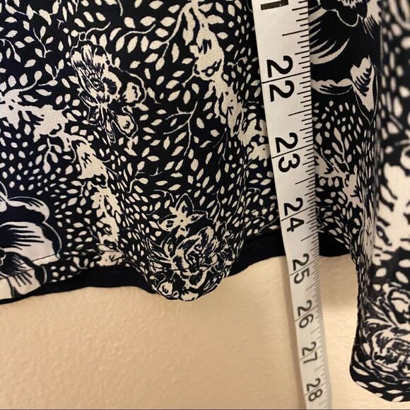 LOFT navy white print floral crew neck ruffle short sleeve top blouse cheap L - Picture 4 of 10